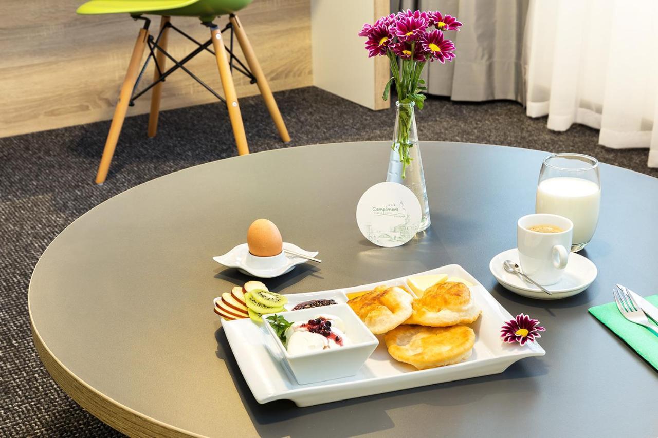 Hotel Compliment Трявна Экстерьер фото