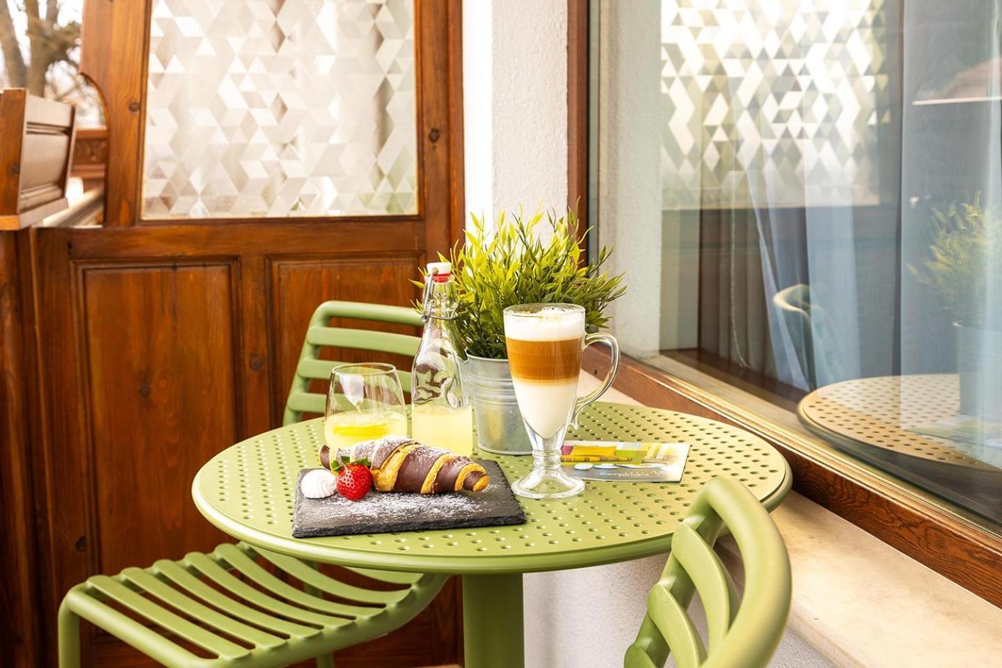 Hotel Compliment Трявна Экстерьер фото