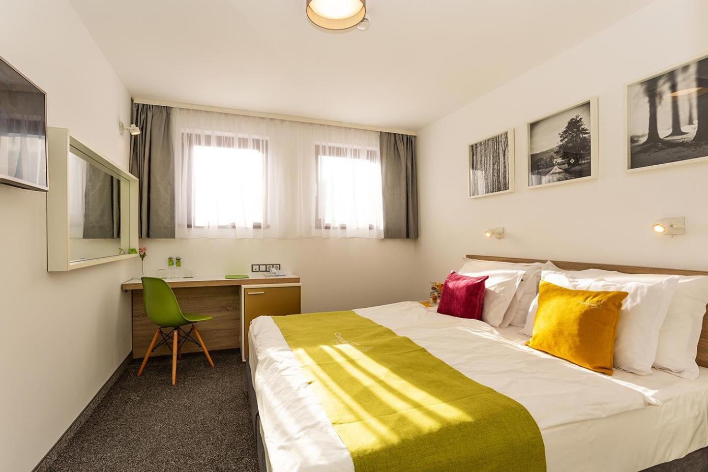 Hotel Compliment Трявна Экстерьер фото