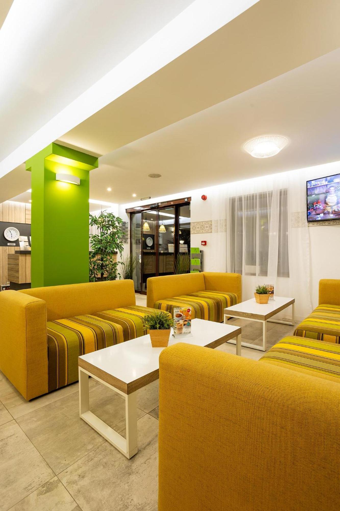 Hotel Compliment Трявна Экстерьер фото