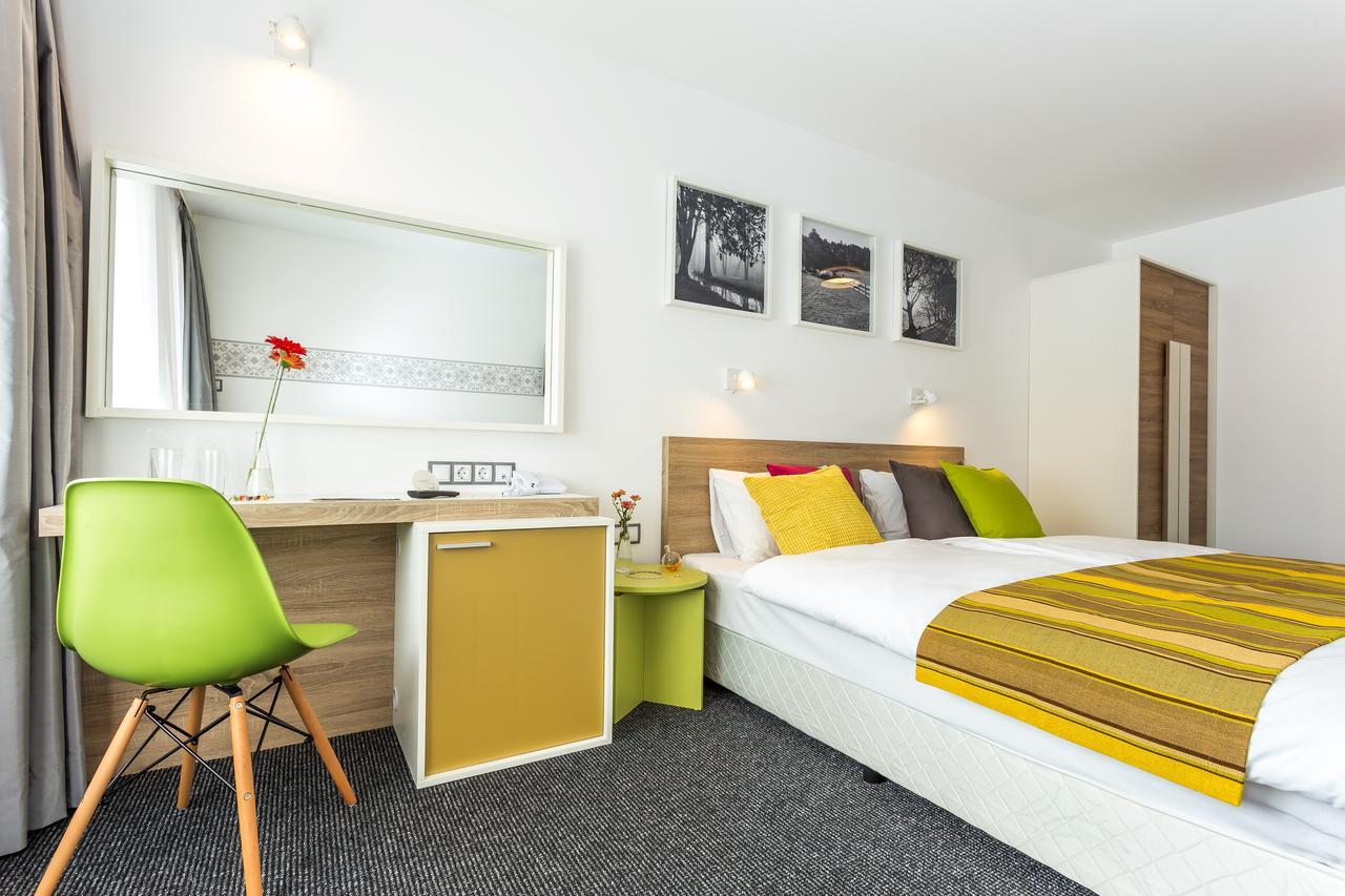 Hotel Compliment Трявна Экстерьер фото