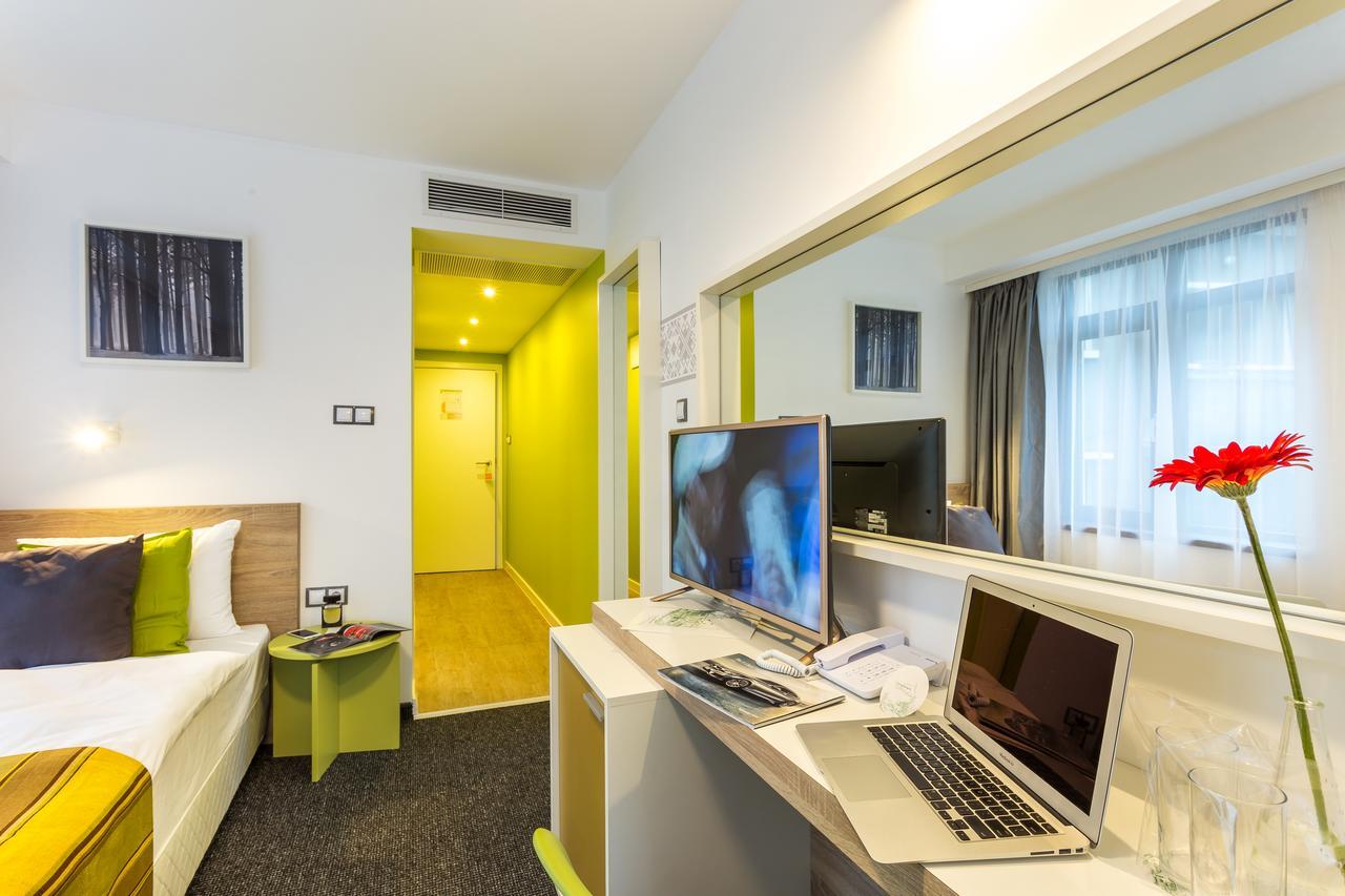 Hotel Compliment Трявна Экстерьер фото